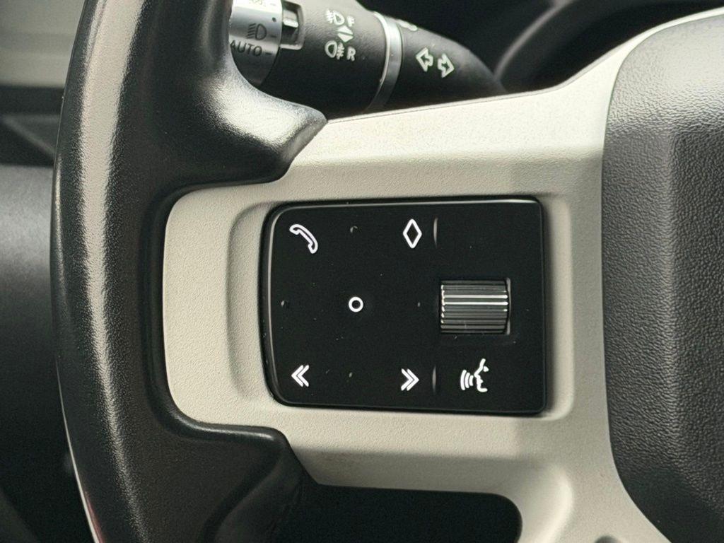 Land Rover Defender  2021