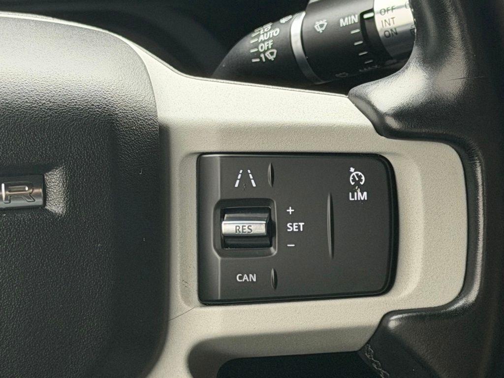 Land Rover Defender  2021
