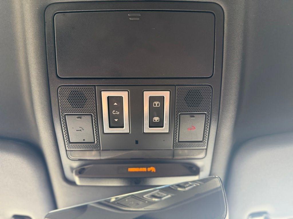 Land Rover Defender  2021