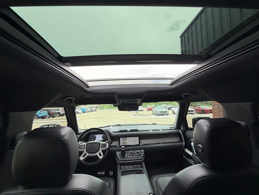 Land Rover Defender  2021