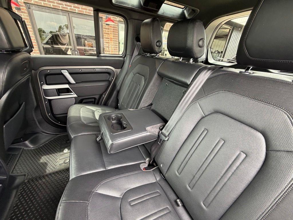 Land Rover Defender  2021
