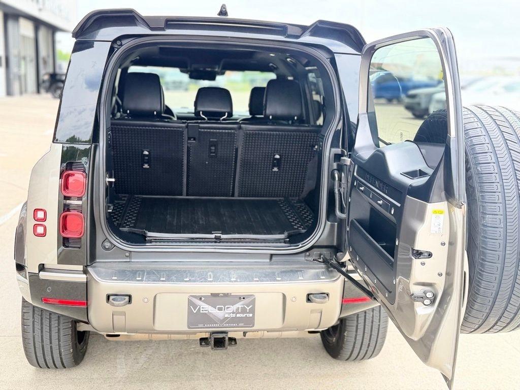 Land Rover Defender  2021