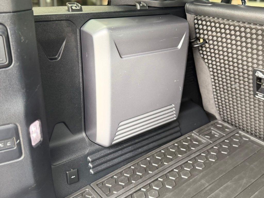 Land Rover Defender  2021