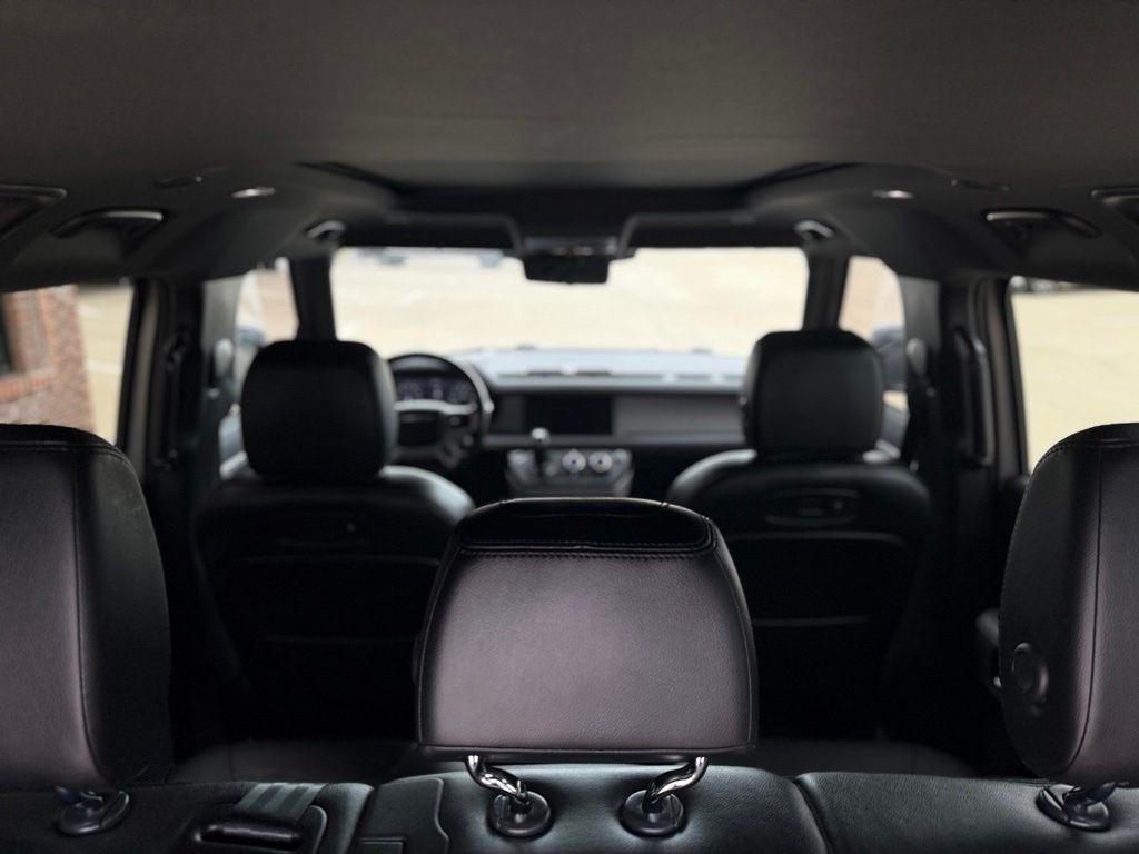 Land Rover Defender  2021