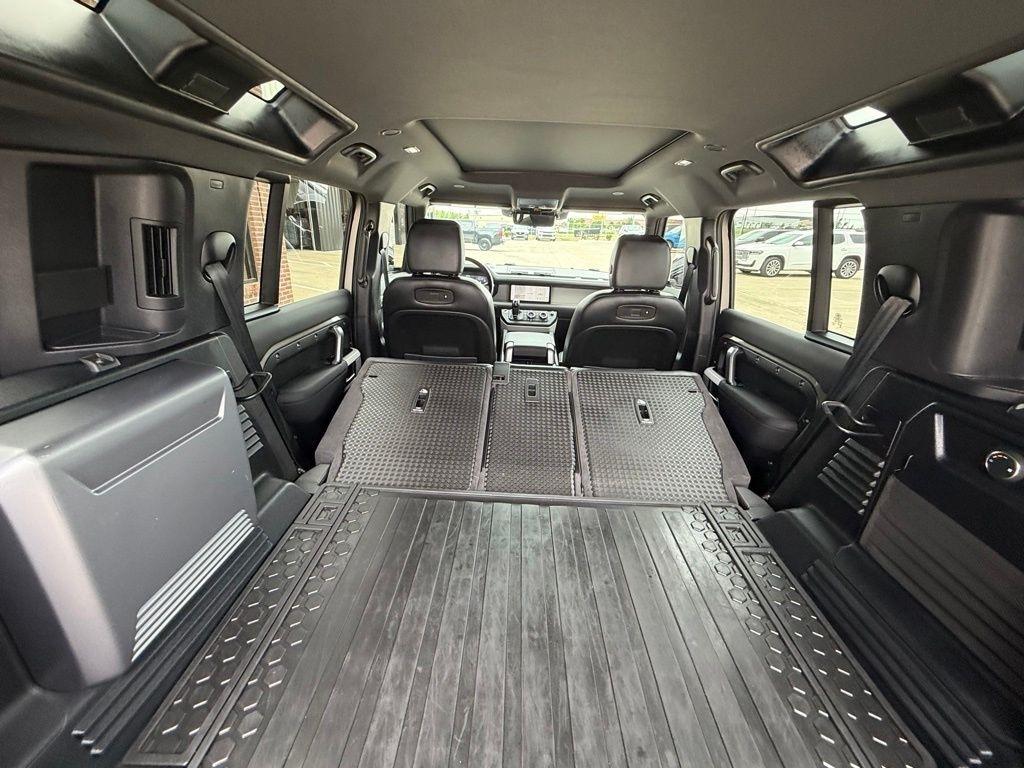 Land Rover Defender  2021