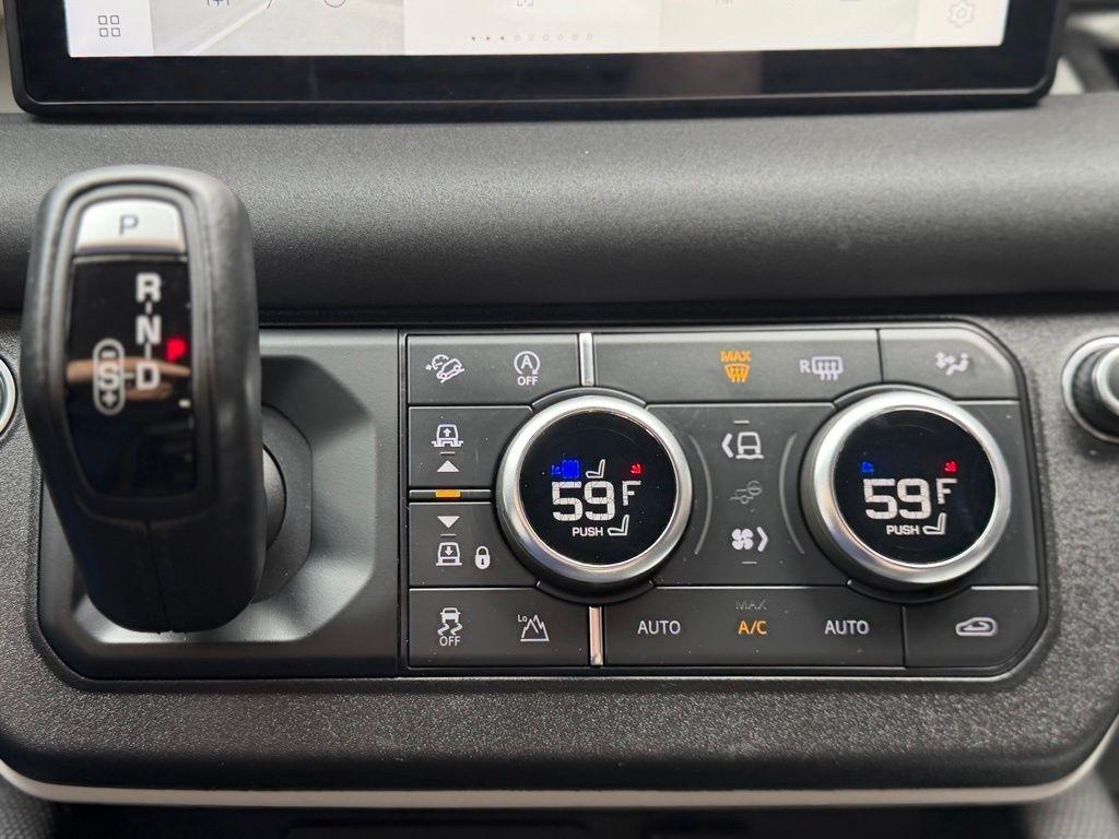 Land Rover Defender  2021