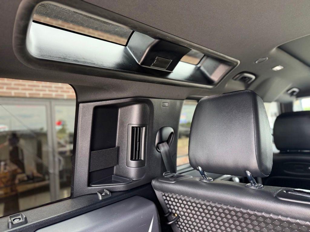 Land Rover Defender  2021