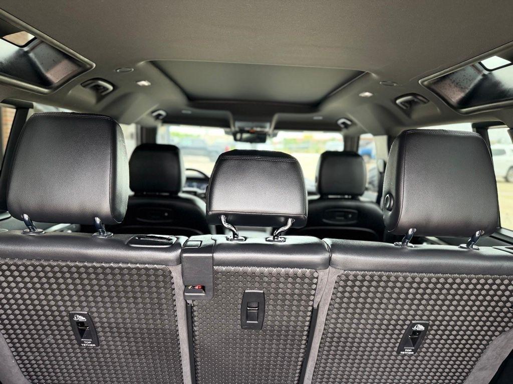 Land Rover Defender  2021