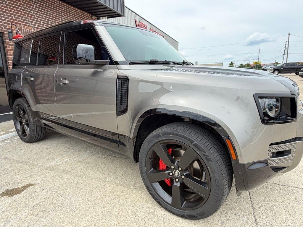 Land Rover Defender  2021