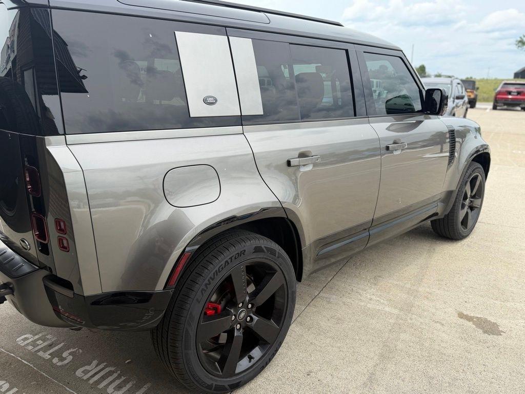 Land Rover Defender  2021