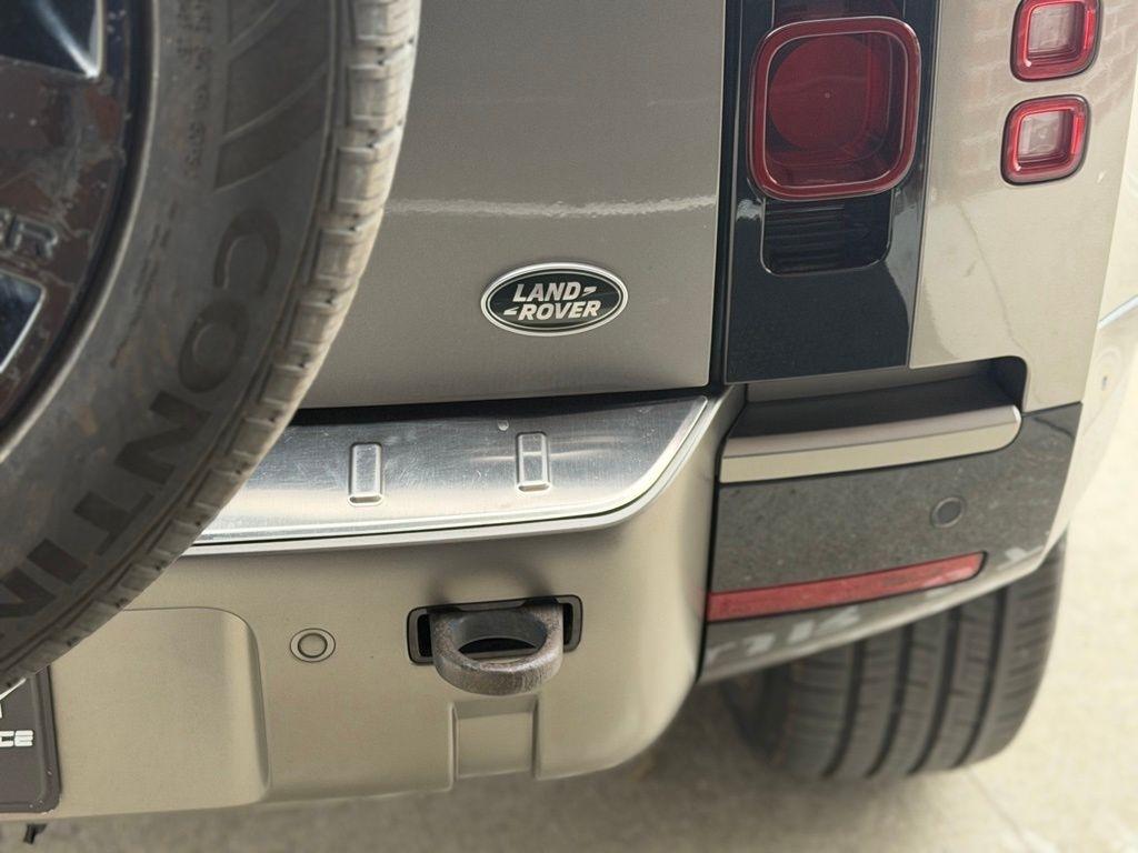 Land Rover Defender  2021
