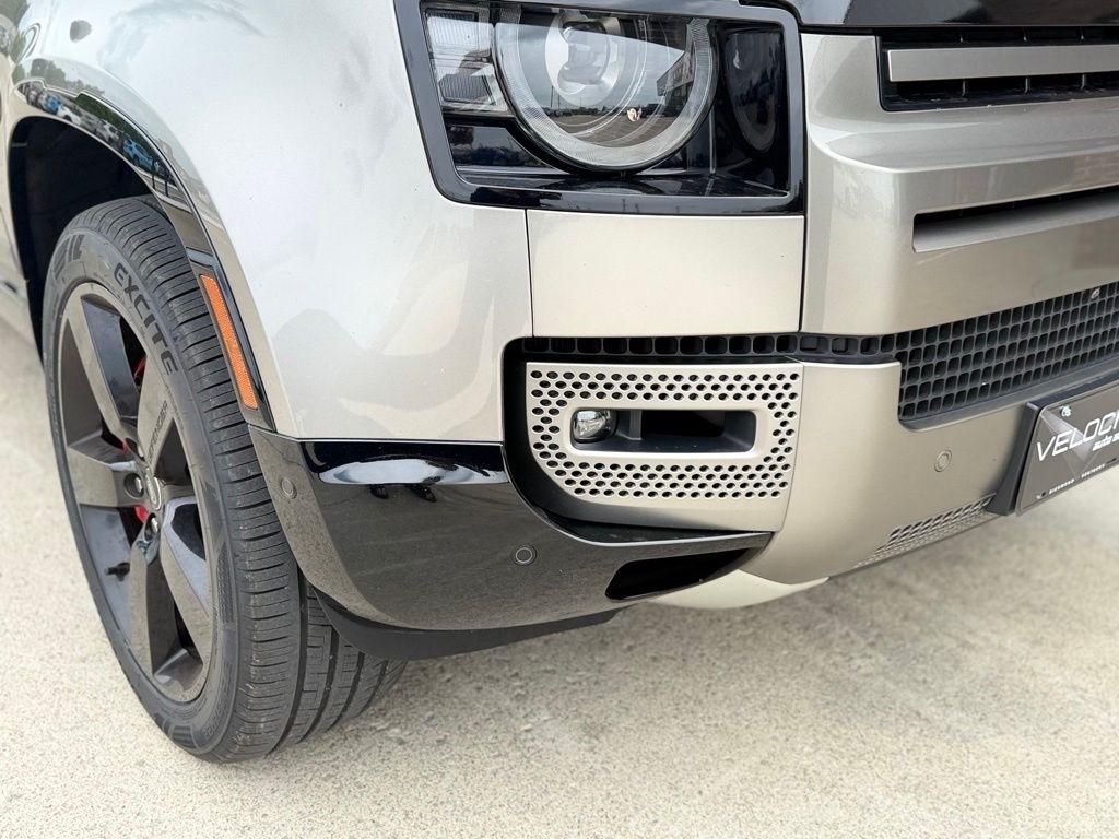 Land Rover Defender  2021