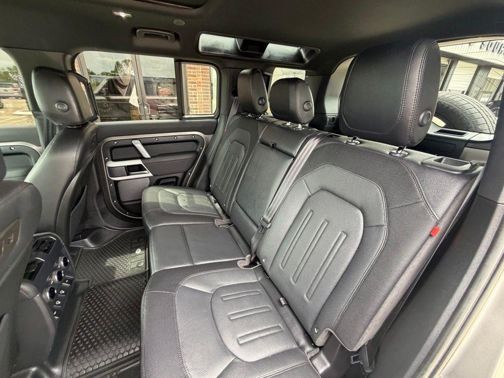 Land Rover Defender  2021