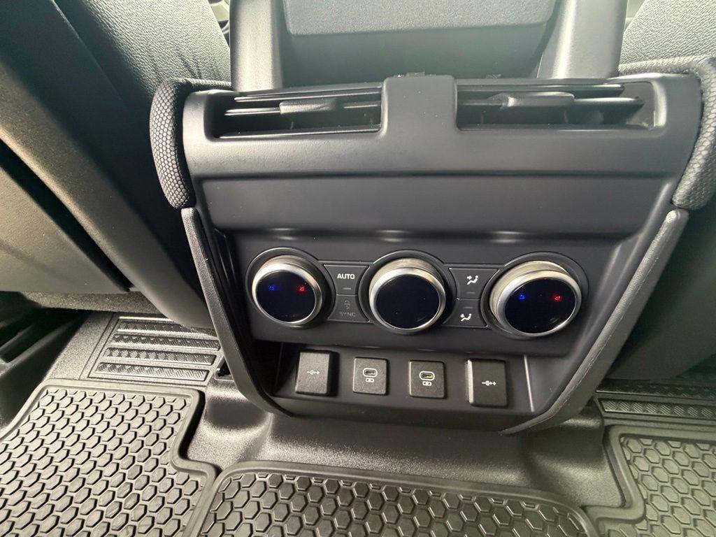 Land Rover Defender  2021