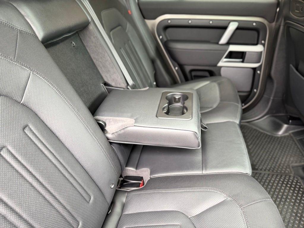 Land Rover Defender  2021