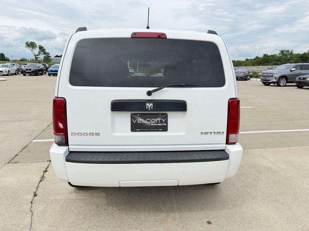 Dodge Nitro  2011