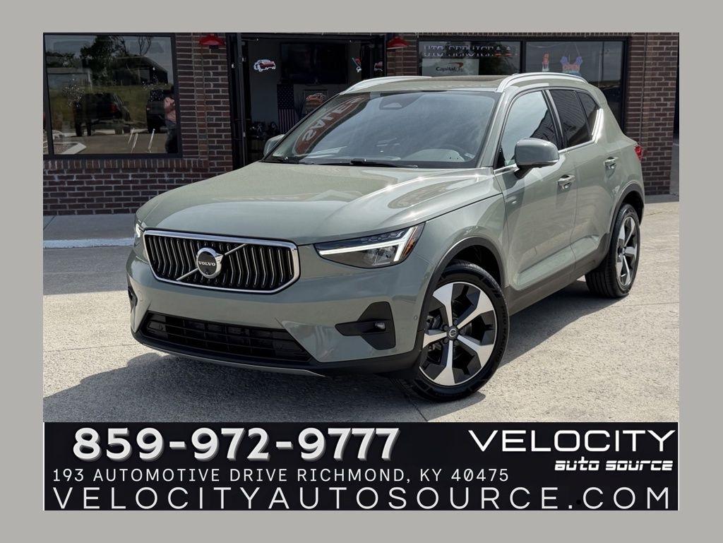 2024 Volvo XC40 B5 Plus Bright Theme