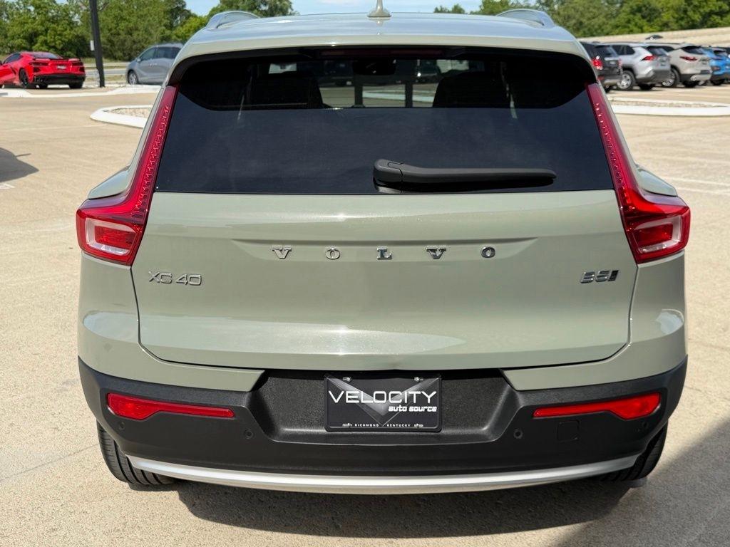Volvo XC40  2024