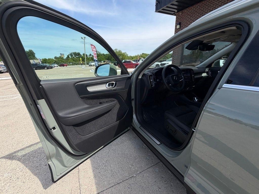 Volvo XC40  2024