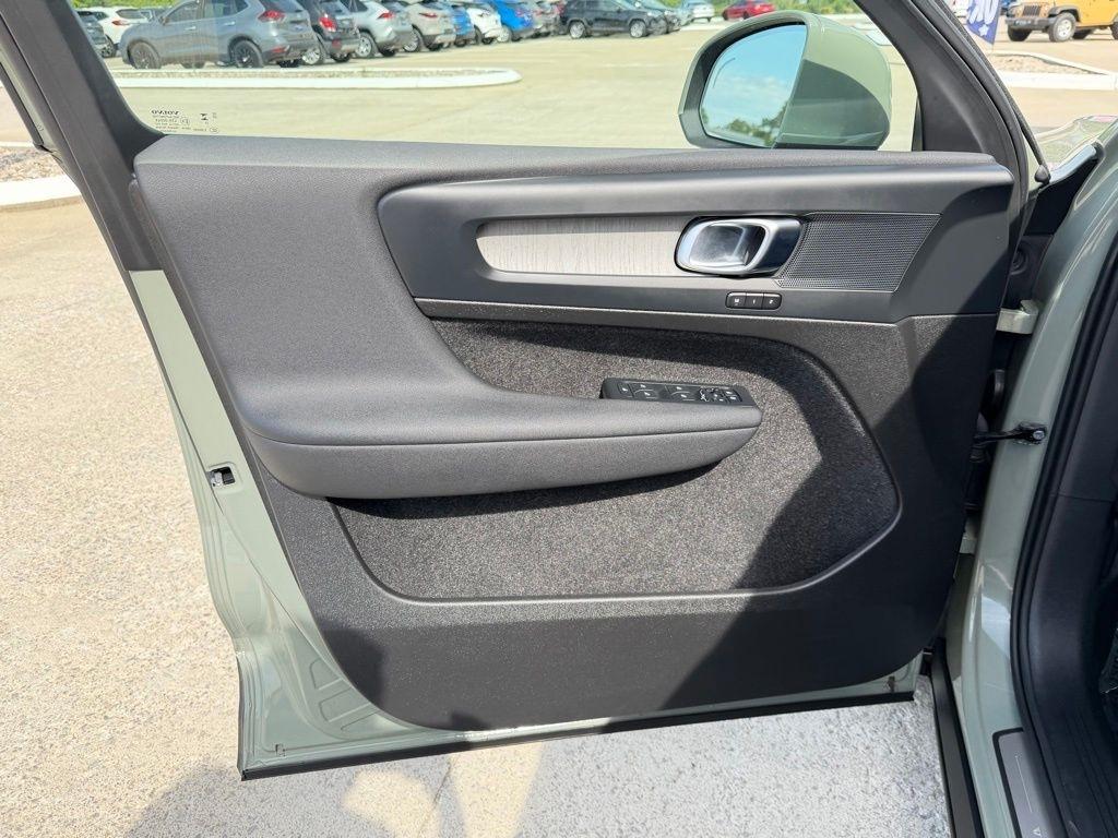 Volvo XC40  2024