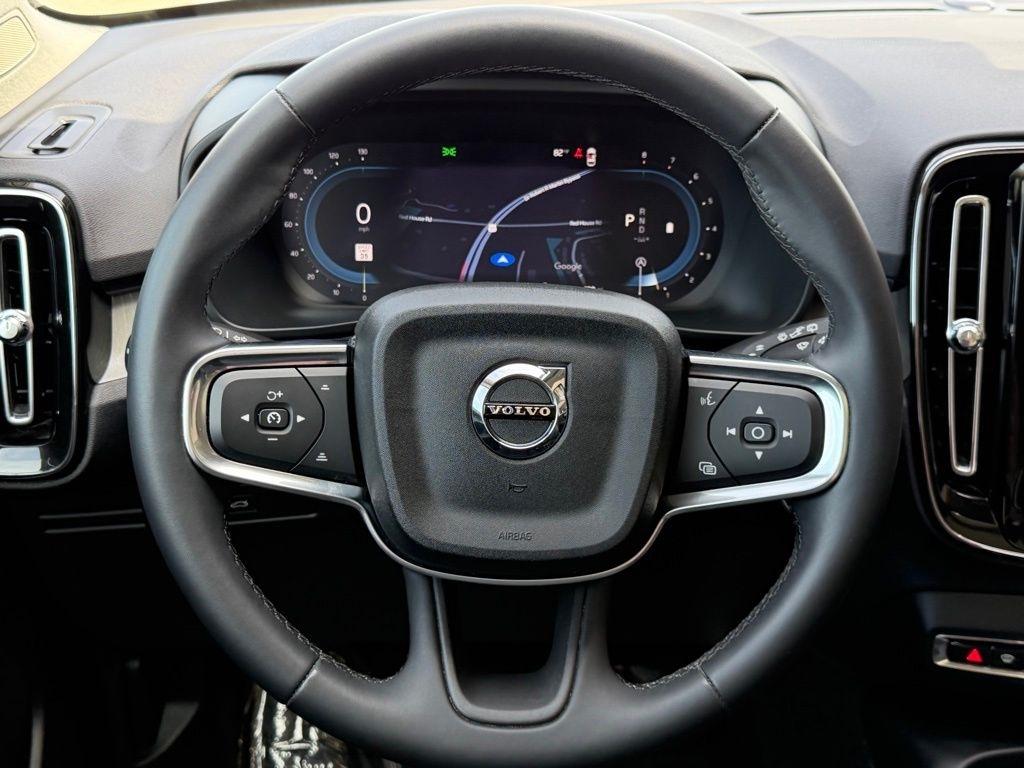 Volvo XC40  2024