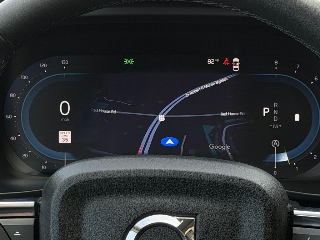 Volvo XC40  2024