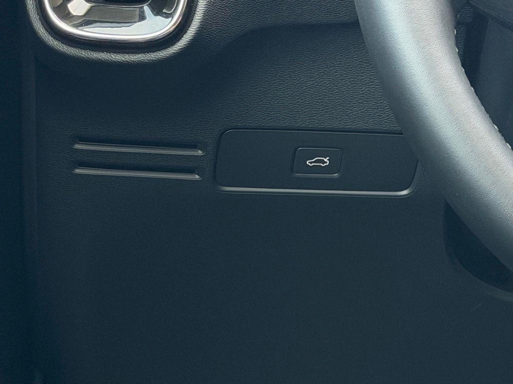 Volvo XC40  2024