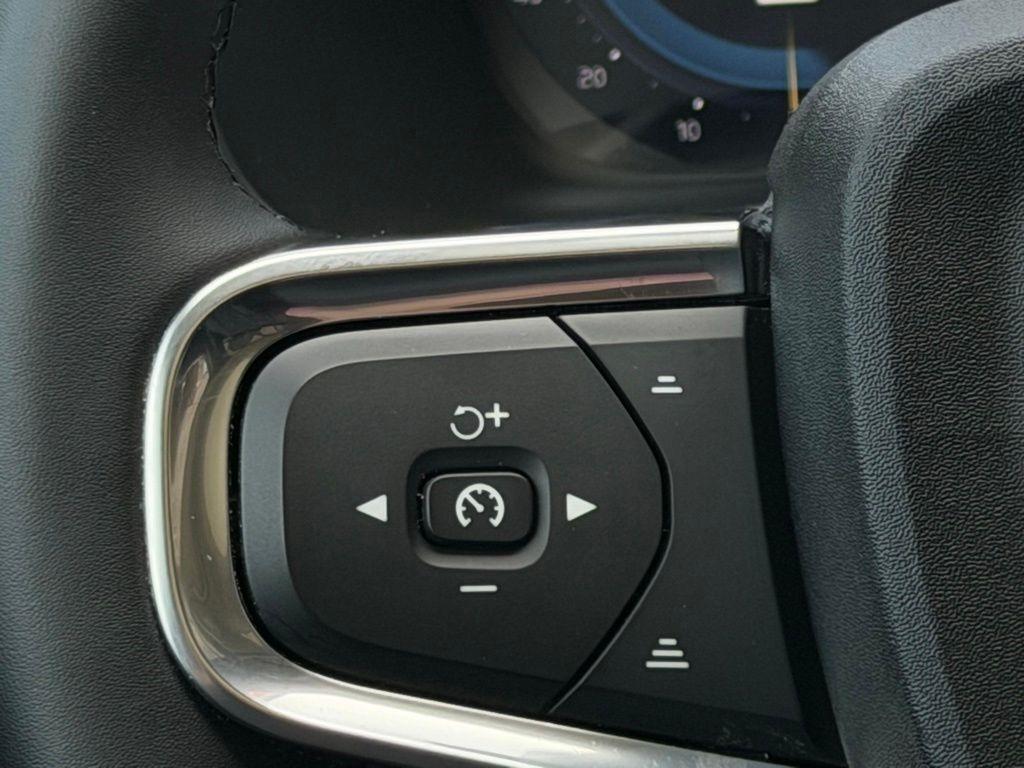 Volvo XC40  2024