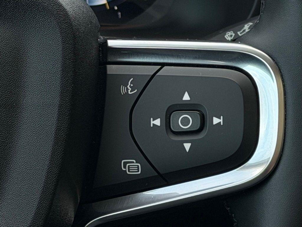 Volvo XC40  2024