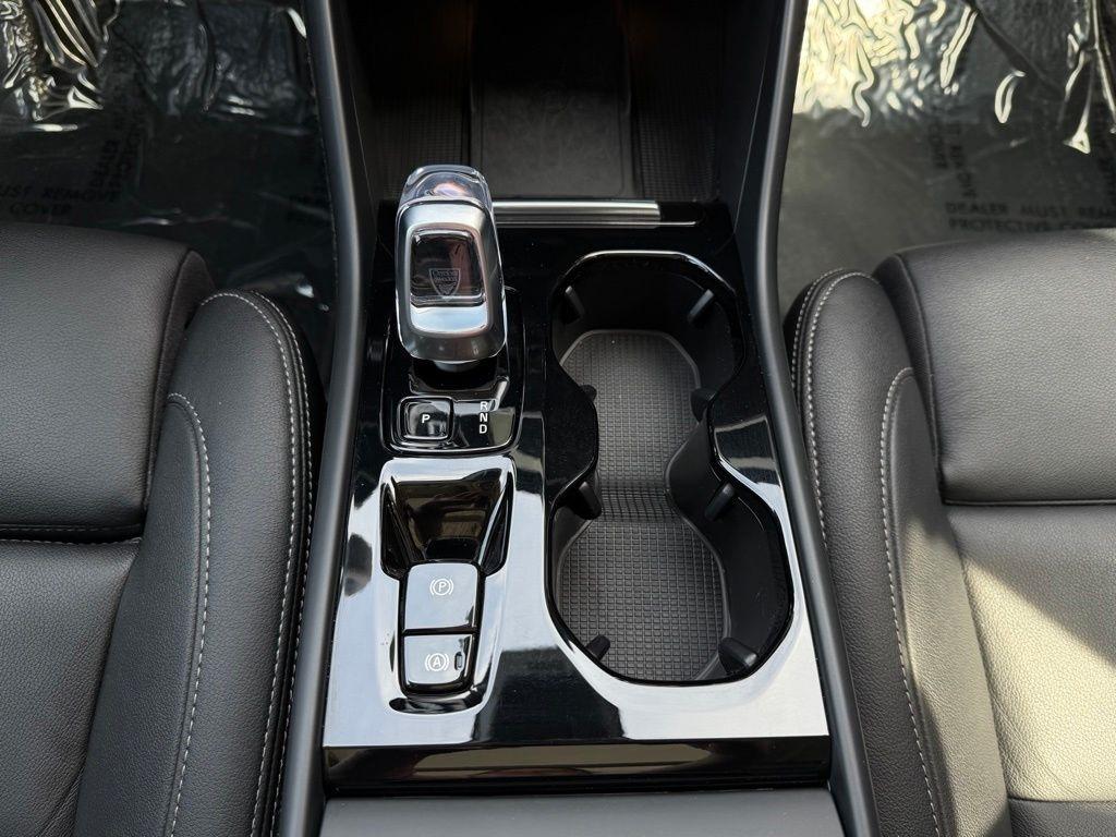 Volvo XC40  2024