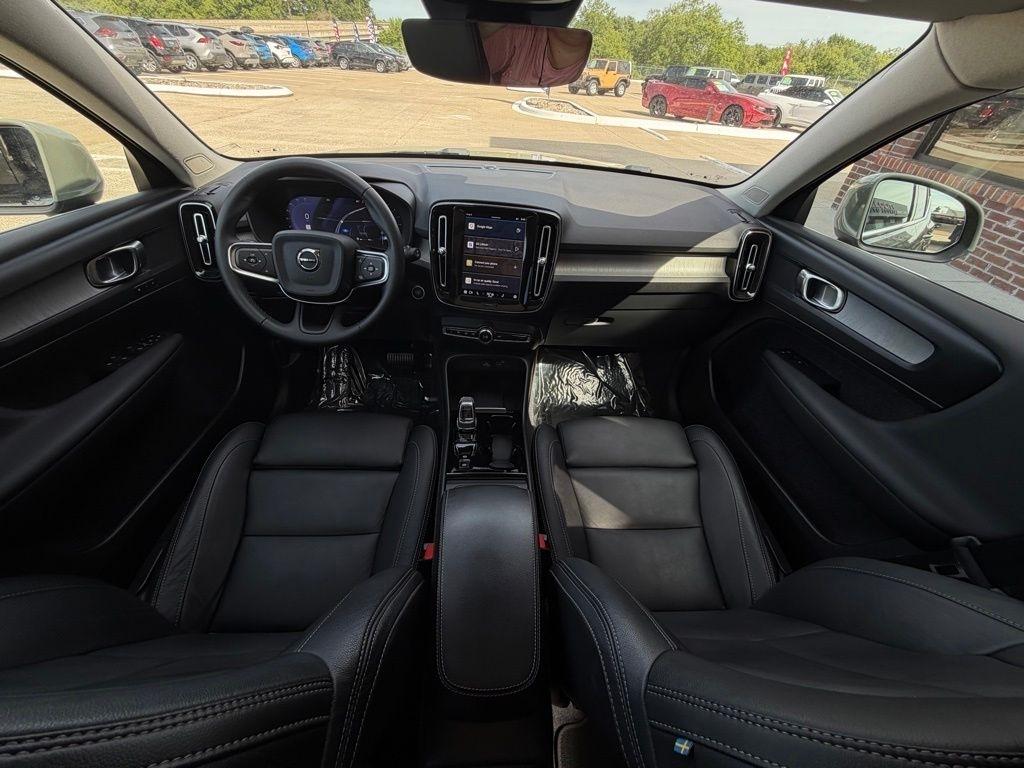 Volvo XC40  2024