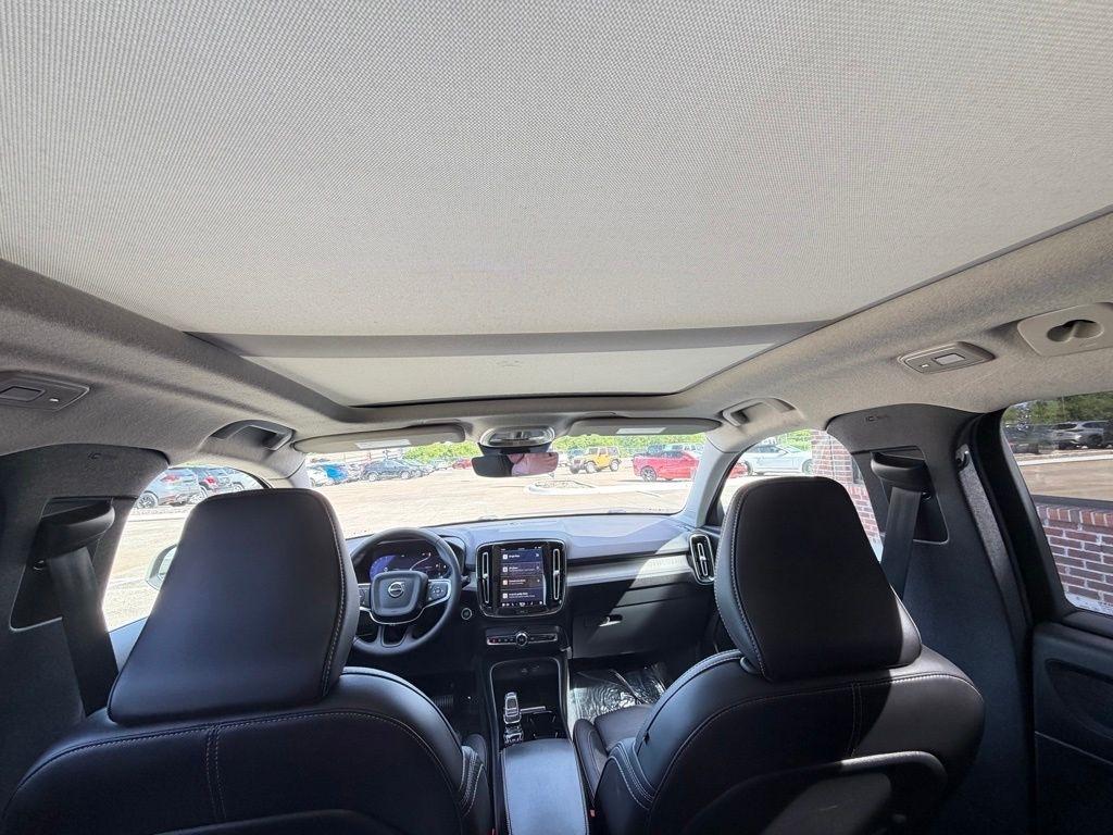 Volvo XC40  2024
