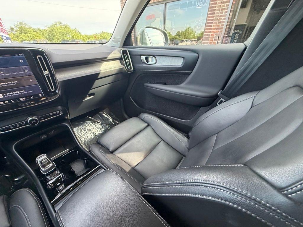 Volvo XC40  2024