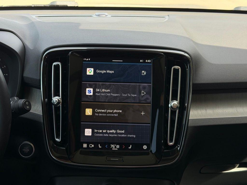 Volvo XC40  2024