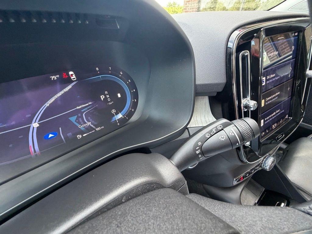 Volvo XC40  2024