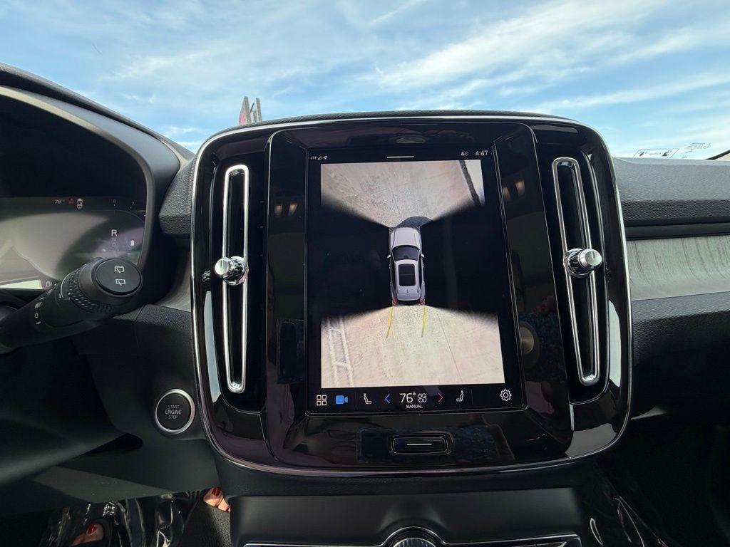 Volvo XC40  2024