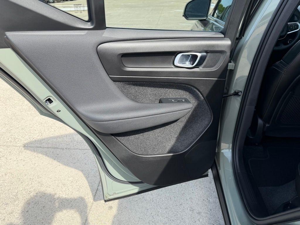 Volvo XC40  2024