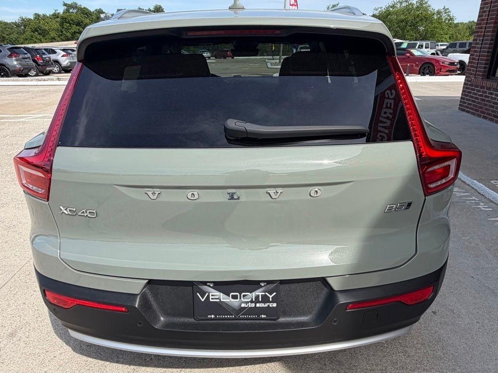 Volvo XC40  2024