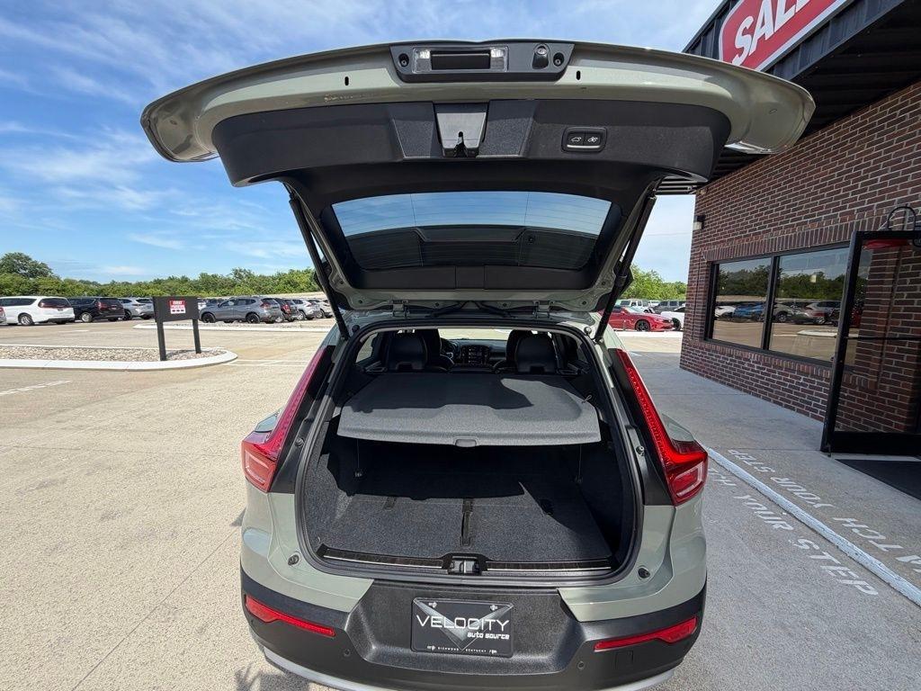 Volvo XC40  2024