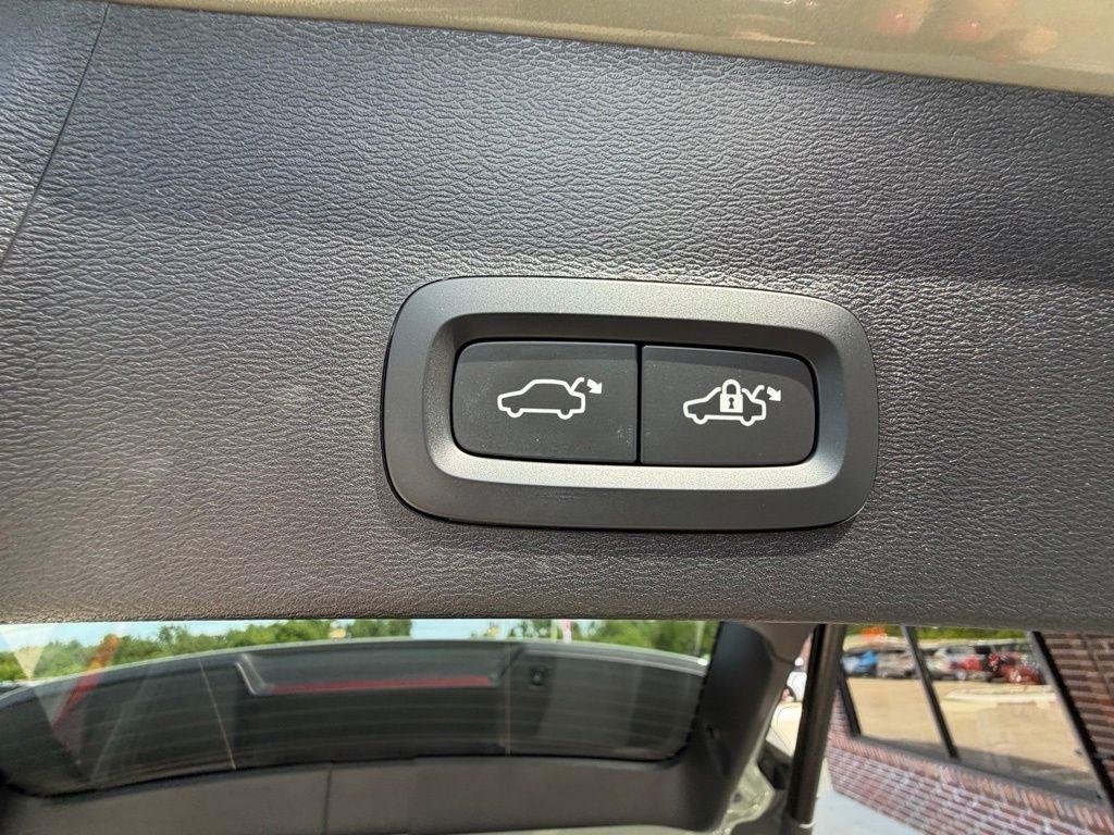 Volvo XC40  2024