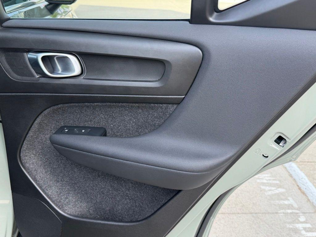 Volvo XC40  2024