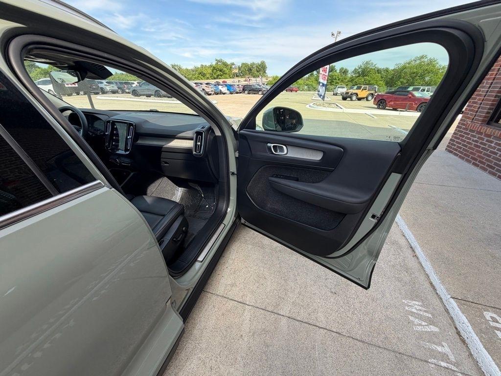 Volvo XC40  2024