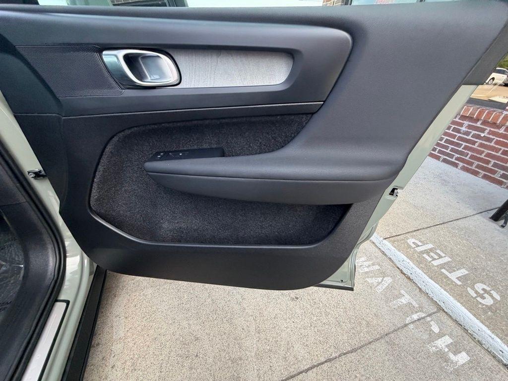 Volvo XC40  2024
