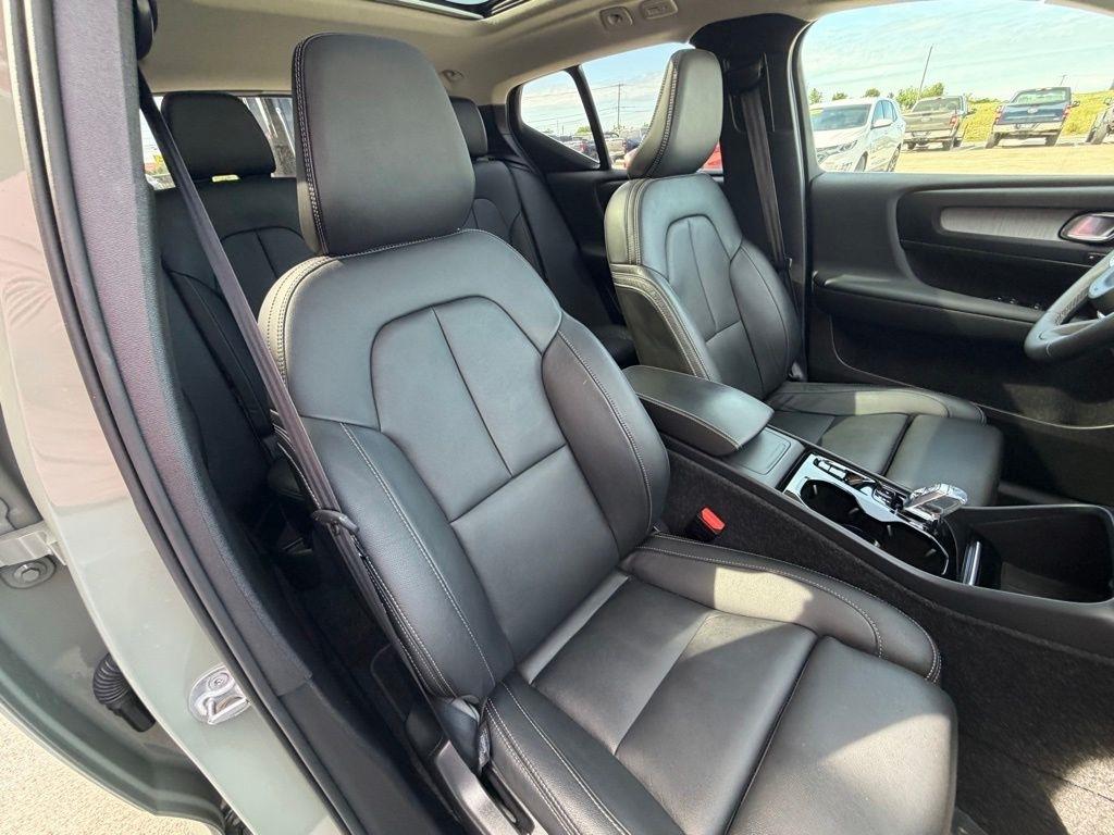 Volvo XC40  2024