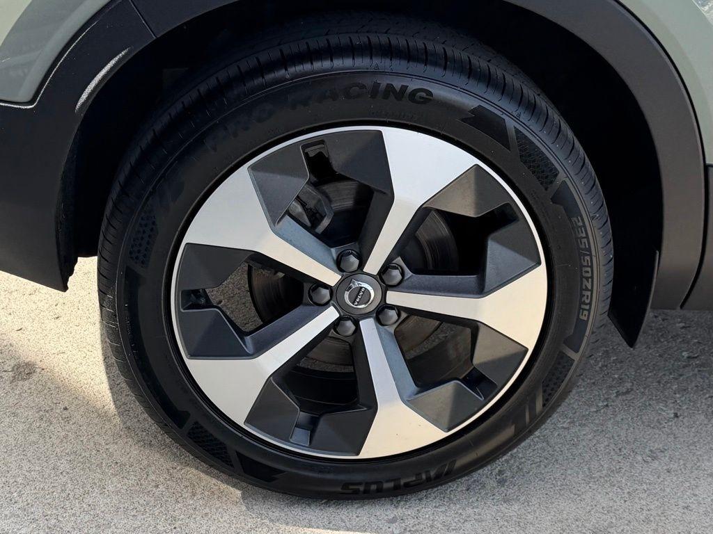 Volvo XC40  2024