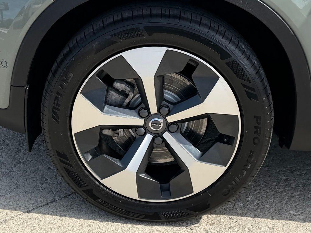 Volvo XC40  2024