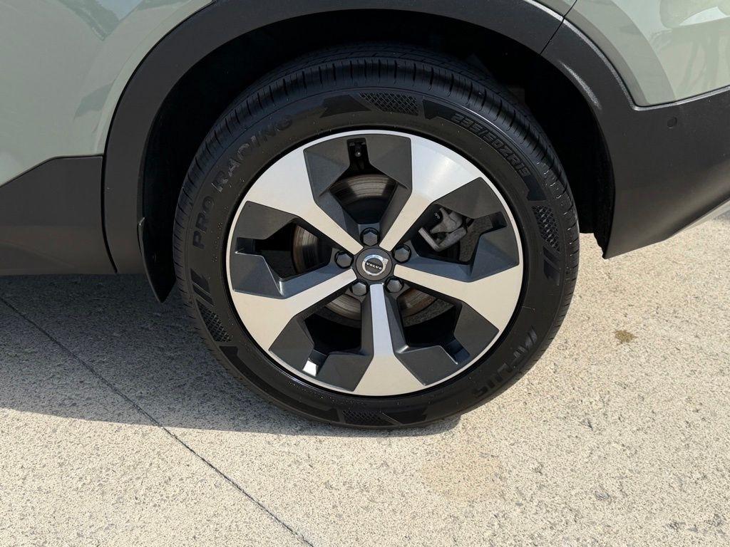 Volvo XC40  2024
