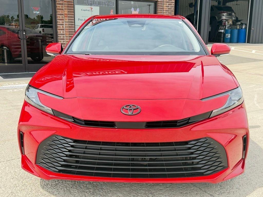 Toyota Camry Hybrid  2025