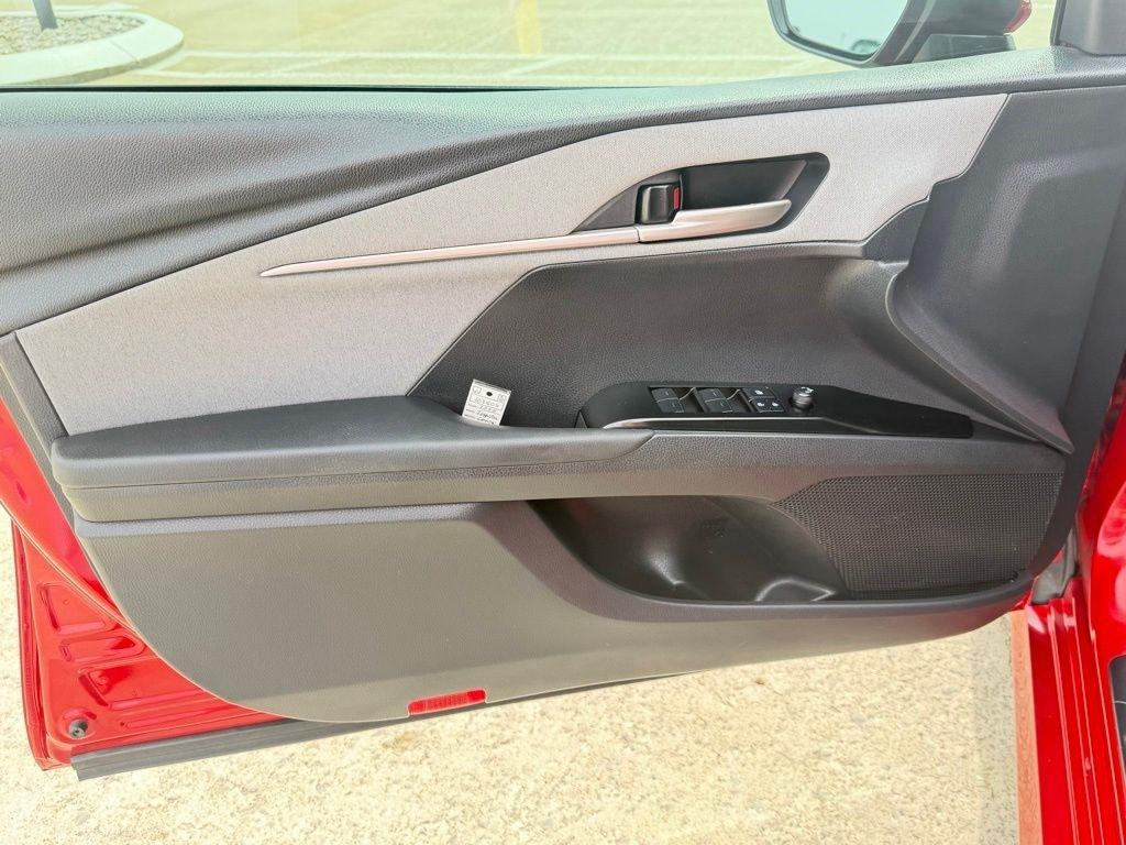 Toyota Camry Hybrid  2025