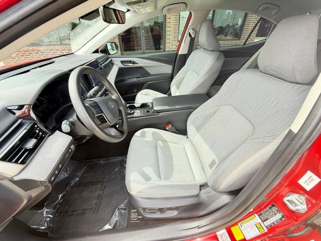 Toyota Camry Hybrid  2025